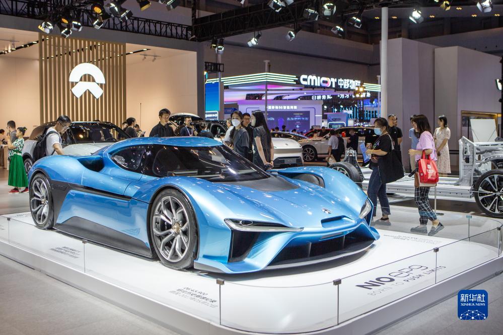 9月4日，觀眾在2023智博會蔚來汽車展廳內(nèi)參觀。新華社記者 儲加音 攝